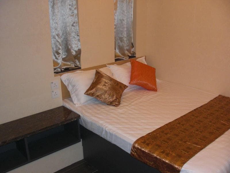 Empire Commercial Hotel main