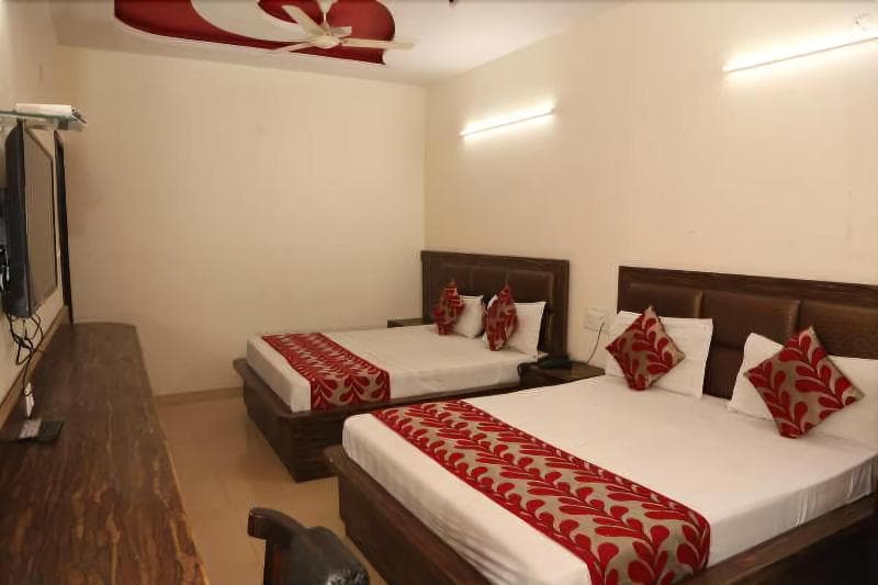Hotel New SS Residency 4