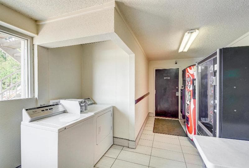 Motel 6 Wichita East 5