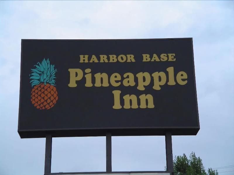 Harbor Base Pineapple Inn 3