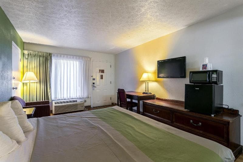Motel 6 Edgewood 5
