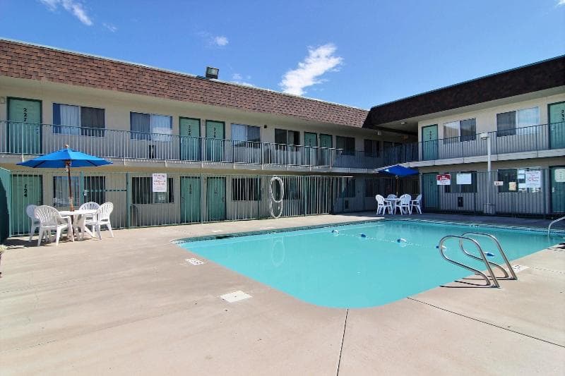 Motel 6 Farmington 5