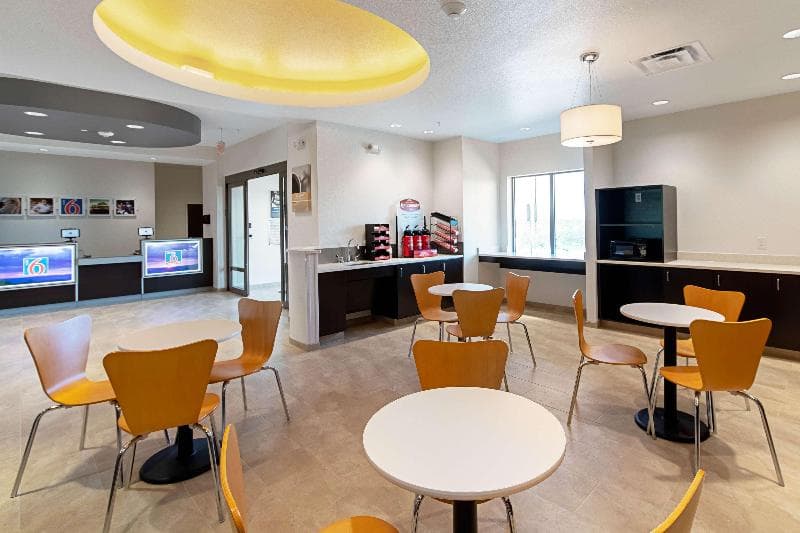 Motel 6 Austin Airport main