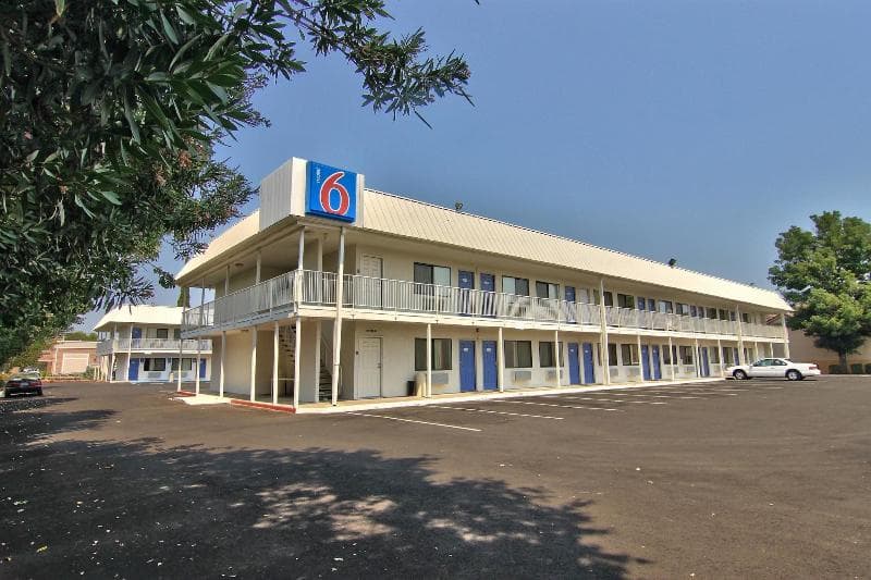 Motel 6 4