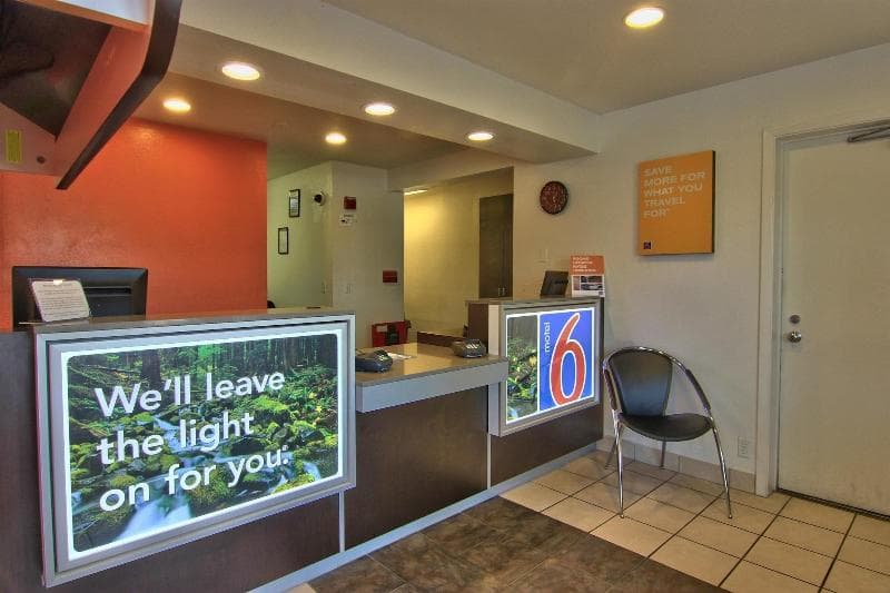 Motel 6 3