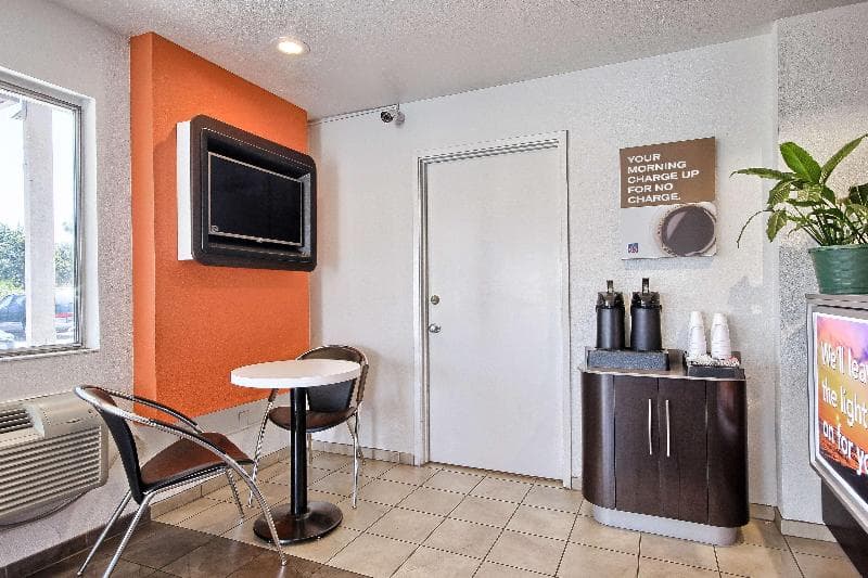 Motel 6 Tulare 4