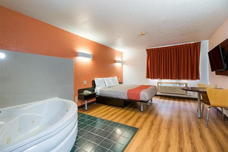 Motel 6 Davenport, Ia main