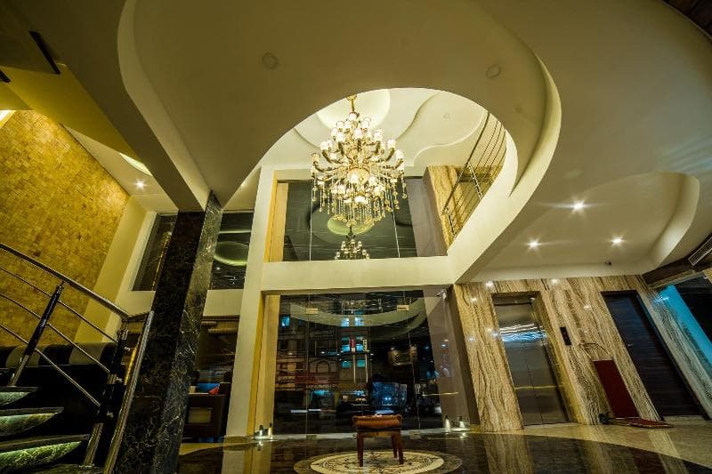 Oyo 14759 Hotel President 5