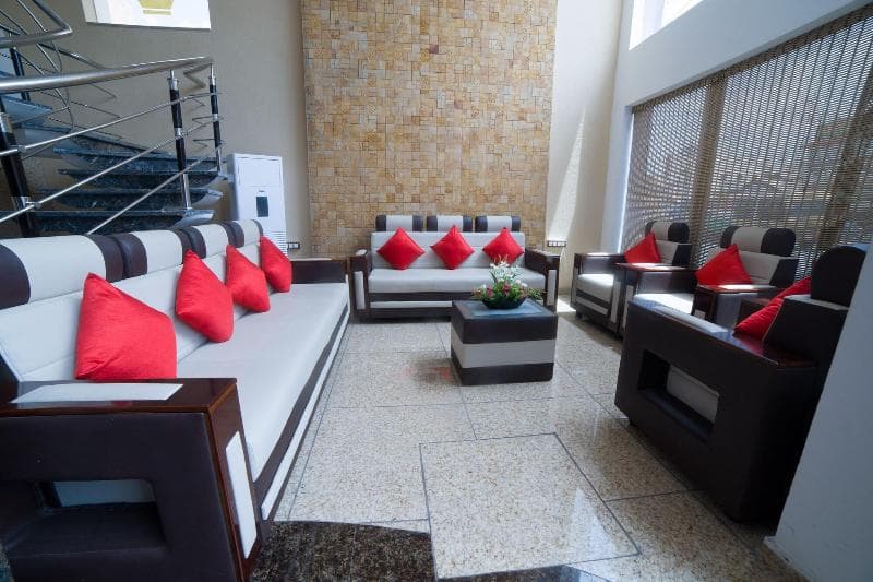 Oyo 14759 Hotel President 4
