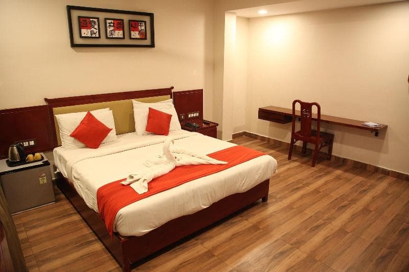 Oyo 14759 Hotel President 3