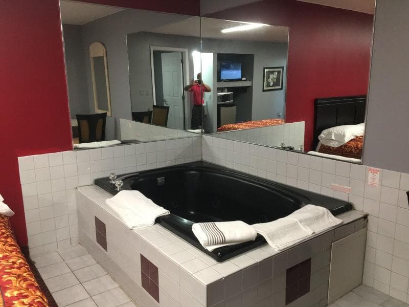 Journeys End Motel main