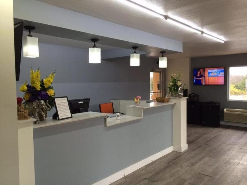 Lotus Inn And Suites 4