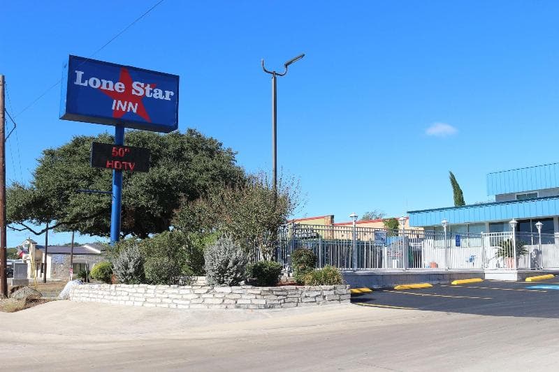 Lone Star Inn 4