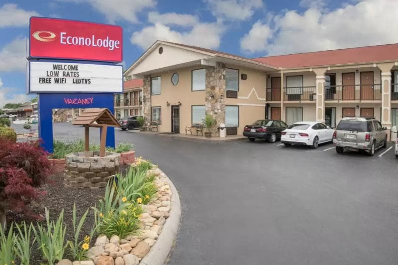 Econo Lodge Sevierville-Pigeon Forge On The River photo 1