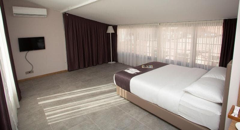Jurnal Hotel 4