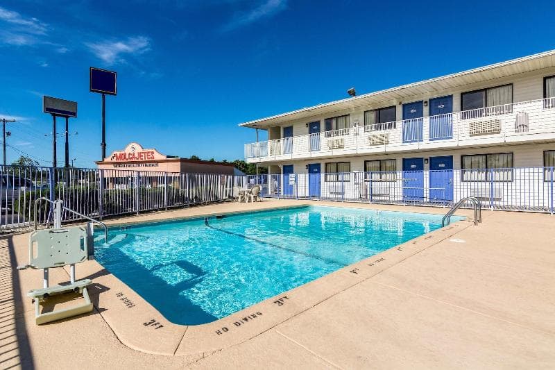 Motel 6 Lumberton main