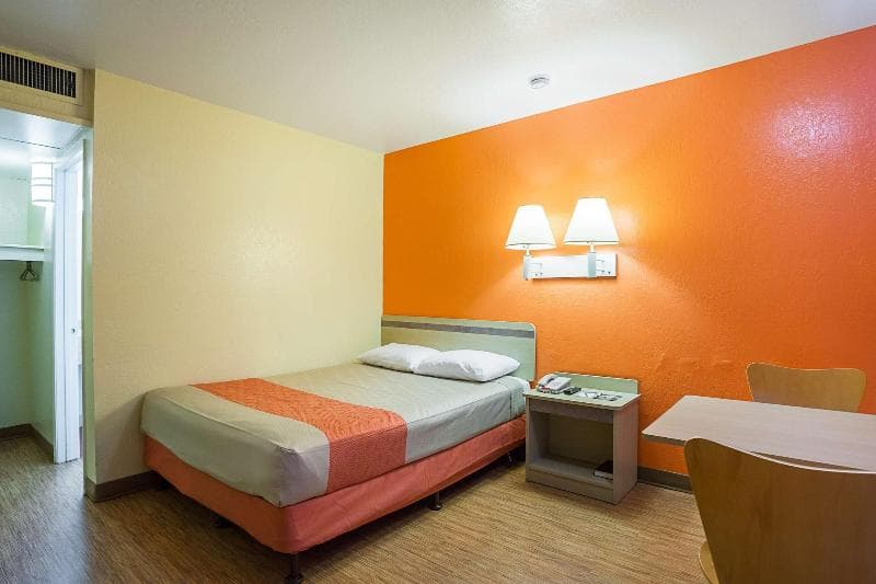 Motel 6 Holbrook 3