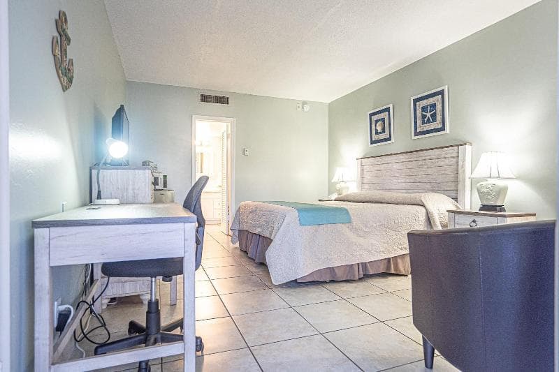 Carriage House Resort 5