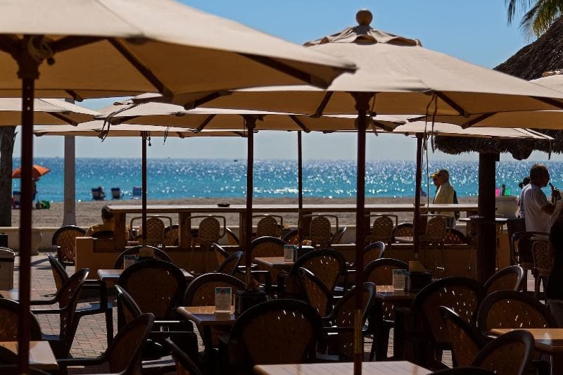 Riptide Oceanfront Hotel And Tiki Bar 4
