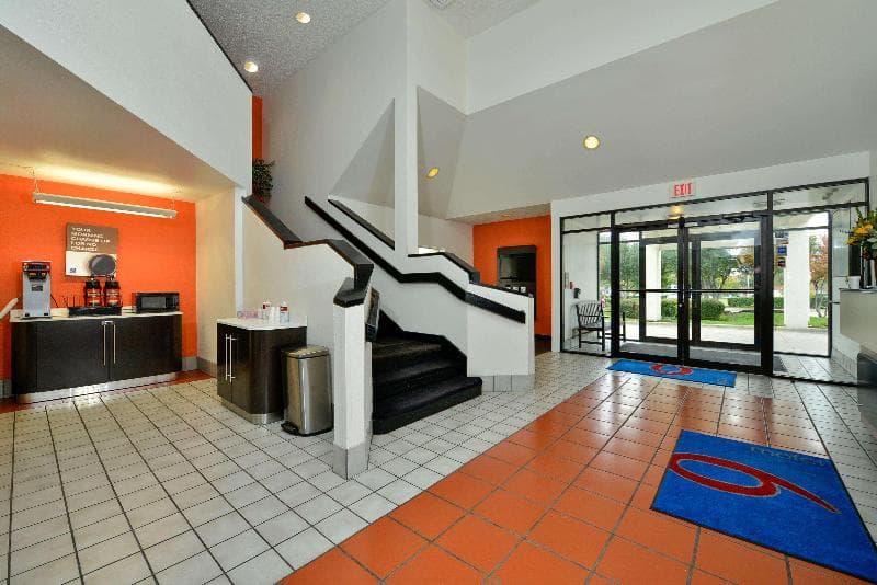 Motel 6 West Plano 4