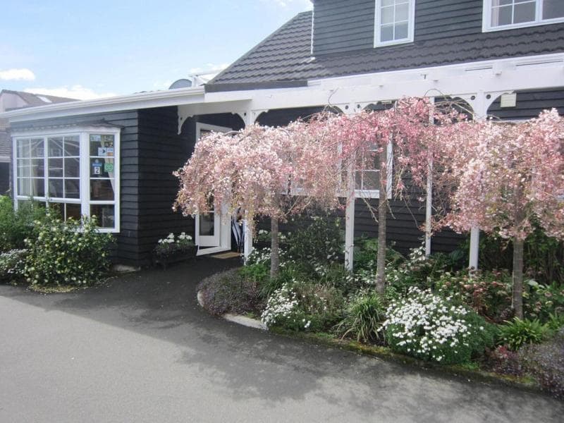 Cottage Mews Motel 5