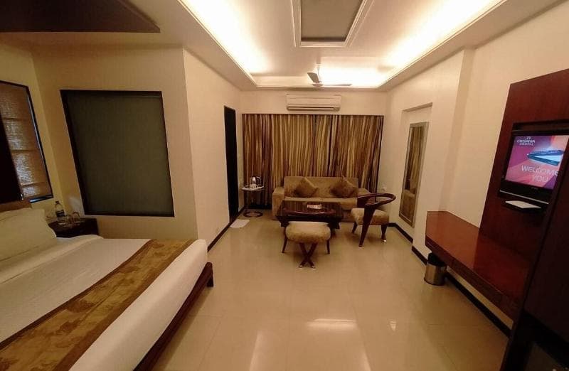 Kyriad Hotel Indore By Othpl 4