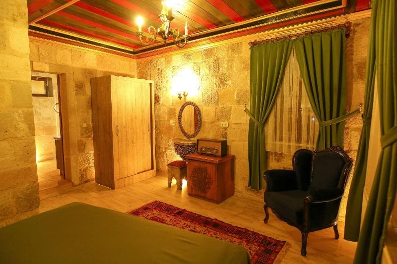 Bedrock Cave Hotel Adults Only 3