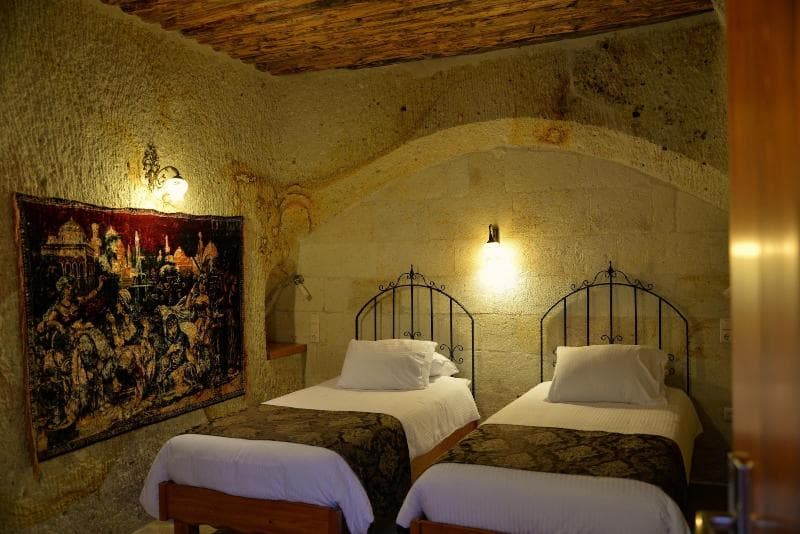 Canyon Cave Hotel 4