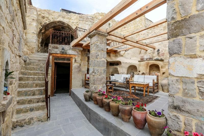 Abu Hayat Cave Suites 4