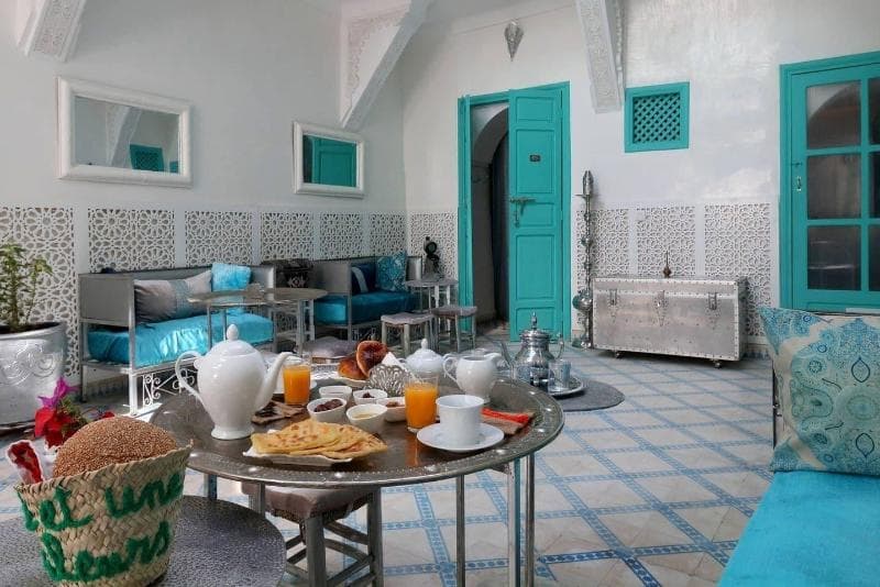 Riad 1001 Couleurs main