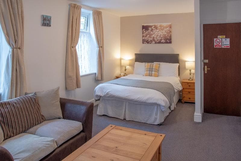 Q-Accommodation (Adults Only) 3