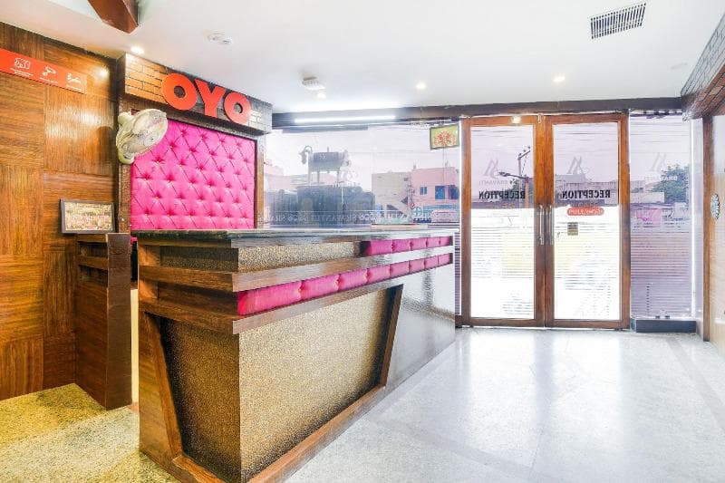 Oyo Flagship 41595 Gayatri Grand photo 1