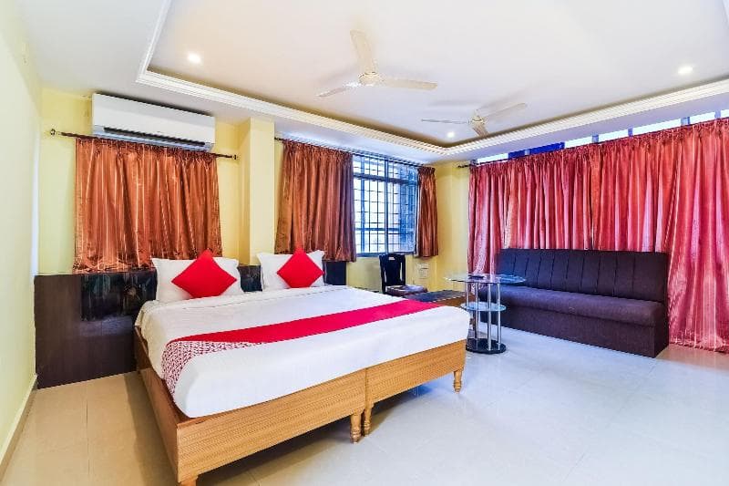 Oyo Flagship 41595 Gayatri Grand main