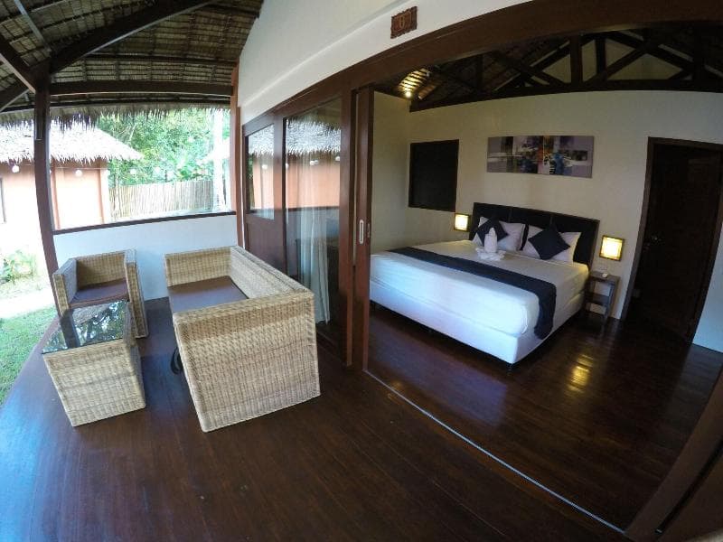 Last Frontier Beach Resort - Adults Only 4