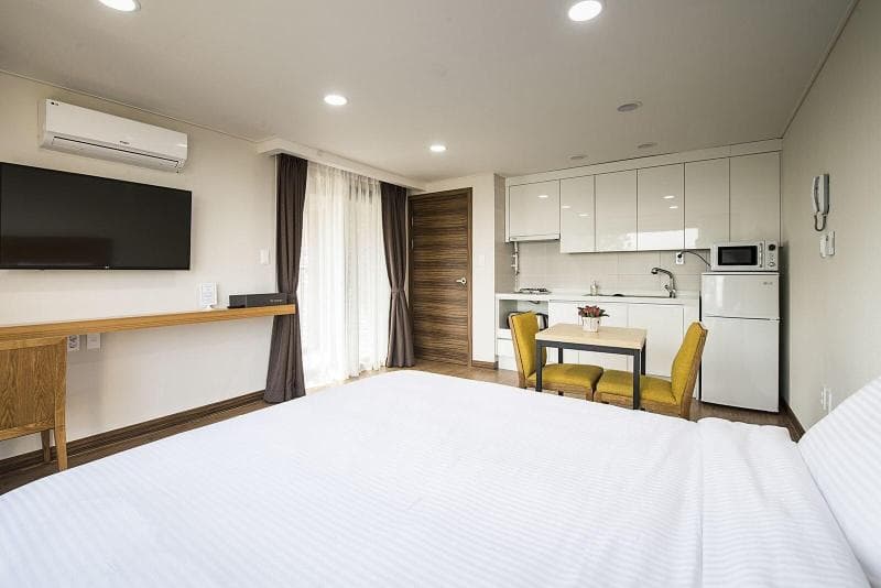 W Ocean Pension main