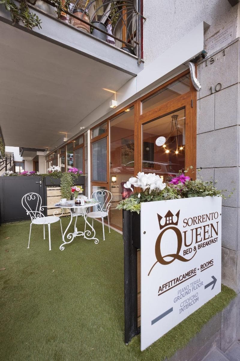 B&B Sorrento Queen main