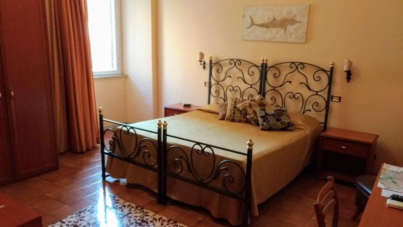 Nicolas Inn 4