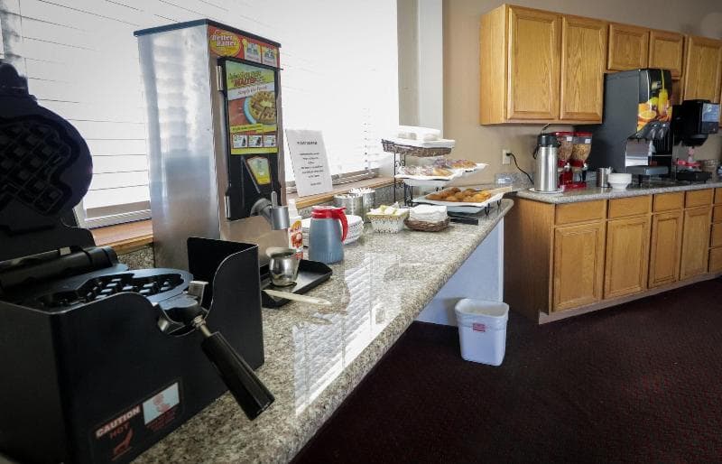 University Inn & Suites photo 1