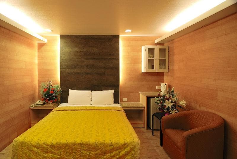 Empire Hotel 4