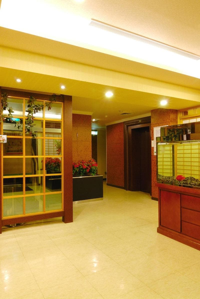 Empire Hotel 3