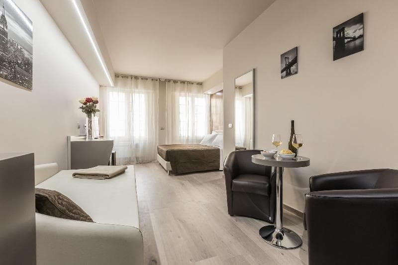 Astoria Deluxe Rooms 2