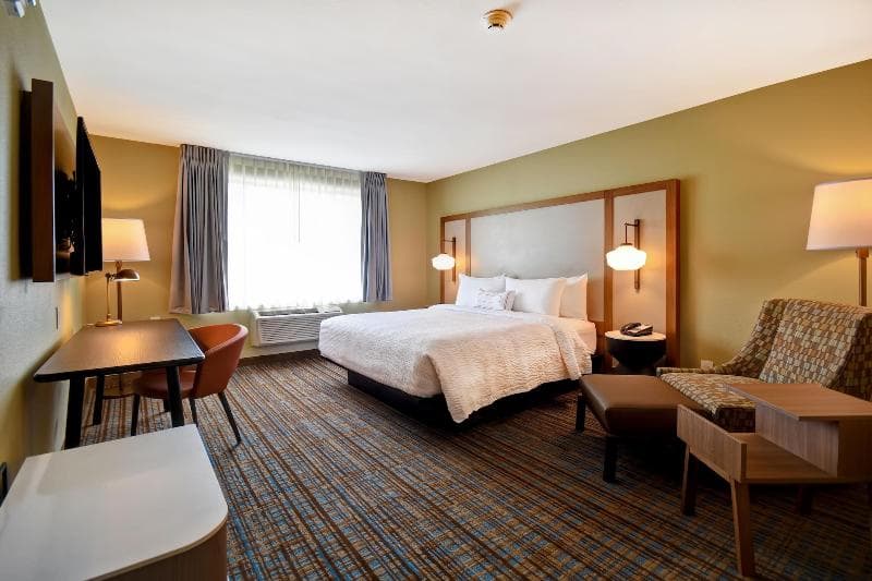 Fairfield Inn Suites By Marriott Milwaukee North 4
