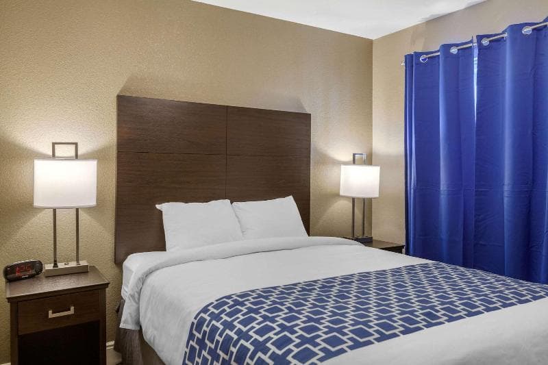 Rodeway Inn 4