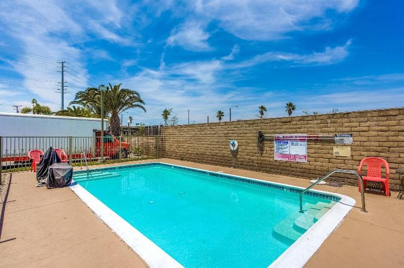 Budget Inn main