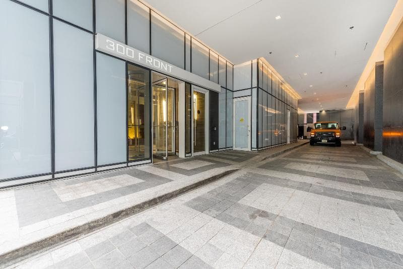 Grand Royal Condos - Cn Tower 5