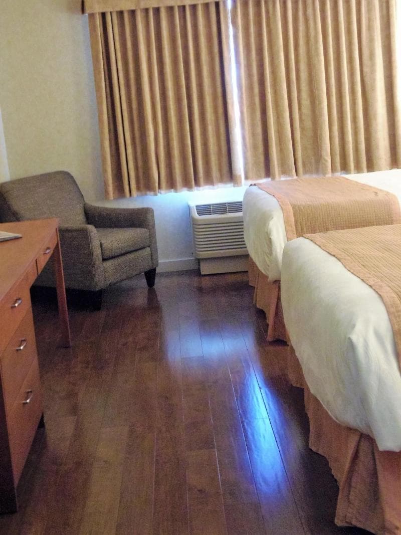 Rosslyn Inn & Suites 5