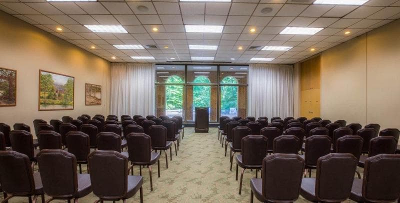 Williamsburg Woodlands Hotel & Suites photo 1