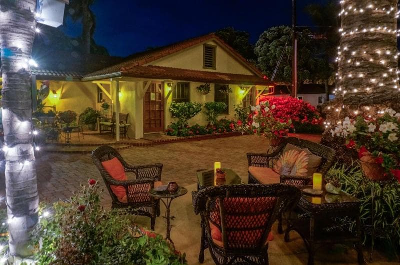Harbor House Inn 5