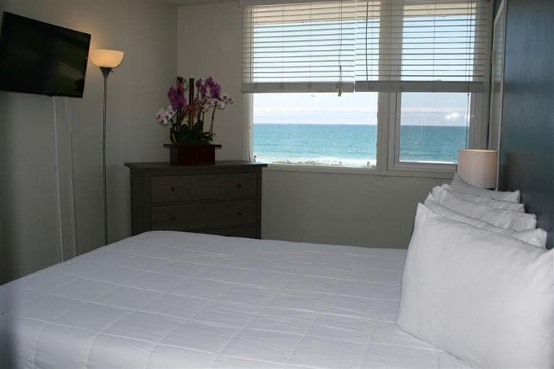 Pacific View Inn 5