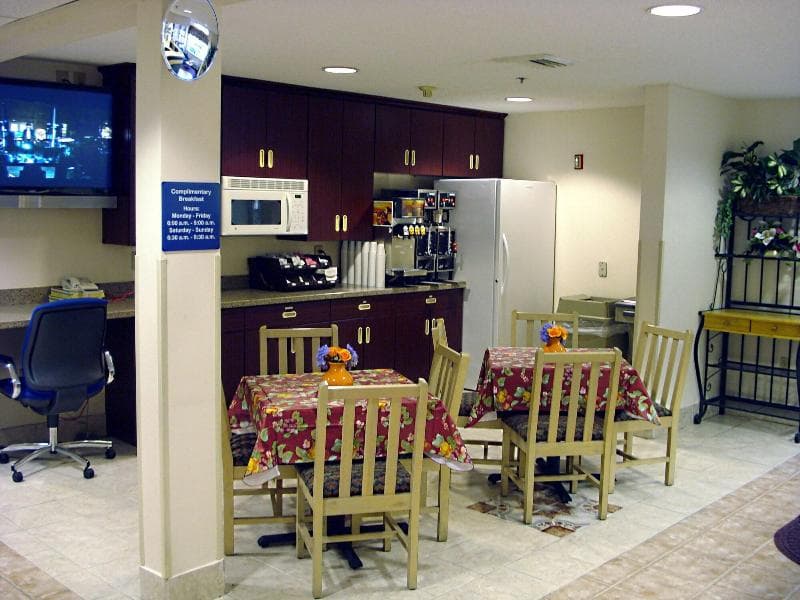 Hometown Inn & Suites Jacksonville – Butler Blvd./Southpoint 3